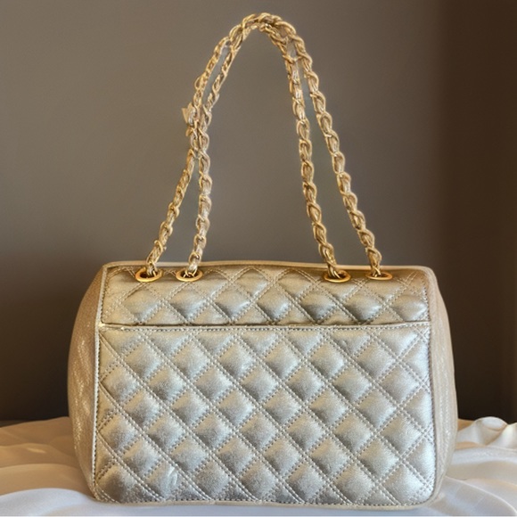 Elegant Anne Klein Lion Lady Medium Flap Handbag - Picture 2 of 4